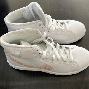 Brand new Nike high tops never been worn. Size 6.